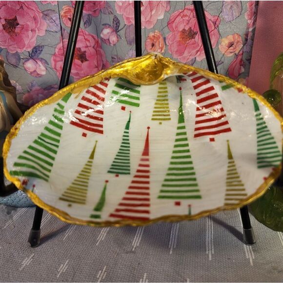 DECOUPAGE CLAM SHELL DECOUPAGE TRINKET DISH CHRISTMAS TREES - Picture 1 of 12